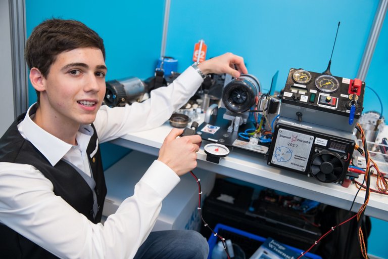 Jungforscher aus Zug entwickelt nachhaltigen Batterietyp